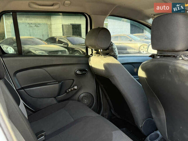 Белый Рено Логан МСВ, объемом двигателя 1.5 л и пробегом 222 тыс. км за 5799 $, фото 29 на Automoto.ua