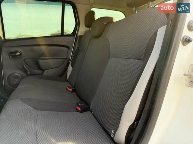 Белый Рено Логан МСВ, объемом двигателя 1.5 л и пробегом 222 тыс. км за 5799 $, фото 35 на Automoto.ua