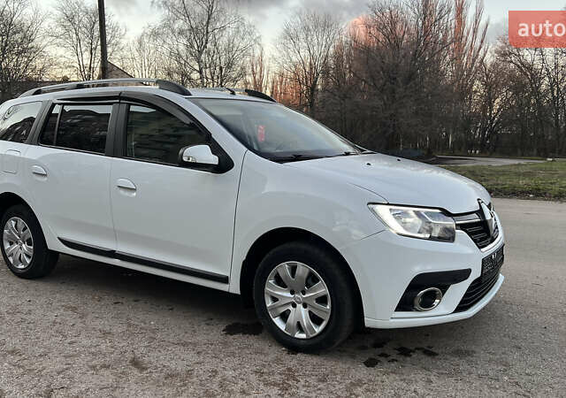 Белый Рено Логан МСВ, объемом двигателя 1.46 л и пробегом 75 тыс. км за 10600 $, фото 3 на Automoto.ua