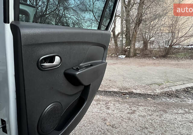 Белый Рено Логан МСВ, объемом двигателя 1.46 л и пробегом 75 тыс. км за 10600 $, фото 32 на Automoto.ua