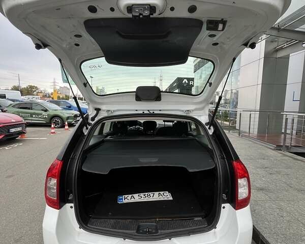 Рено Логан МСВ 2019 в Киеве на Automoto.ua Белый Рено Логан МСВ, объемом двигателя 1.5 л и пробегом 252 тыс. км за 8968 $, фото 9 на Automoto.ua