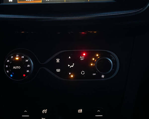 Белый Рено Логан МСВ, объемом двигателя 1.5 л и пробегом 250 тыс. км за 12500 $, фото 5 на Automoto.ua