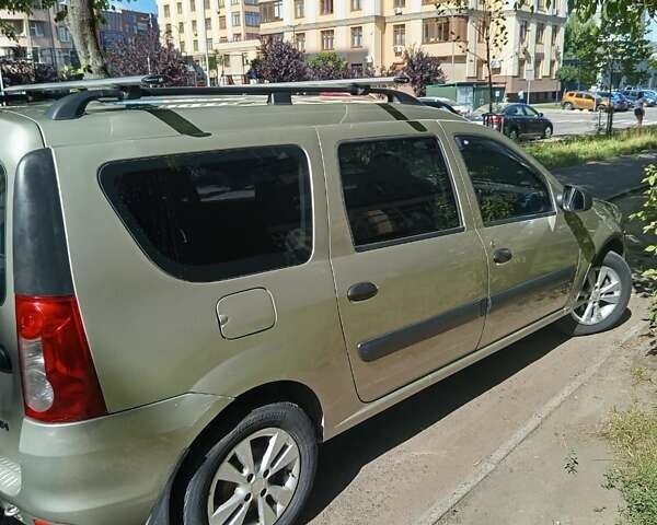 Бежевый Рено Логан МСВ, объемом двигателя 1.6 л и пробегом 200 тыс. км за 6200 $, фото 6 на Automoto.ua