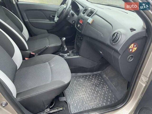 Бежевый Рено Логан МСВ, объемом двигателя 1.15 л и пробегом 155 тыс. км за 5900 $, фото 13 на Automoto.ua