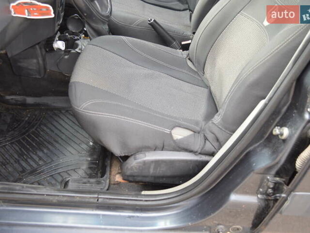 Рено Логан МСВ 2011 у Кропивницькому (Кіровограді) на Automoto.ua Чорний Рено Логан МСВ, об'ємом двигуна 1.6 л та пробігом 466 тис. км за 4200 $, фото 7 на Automoto.ua