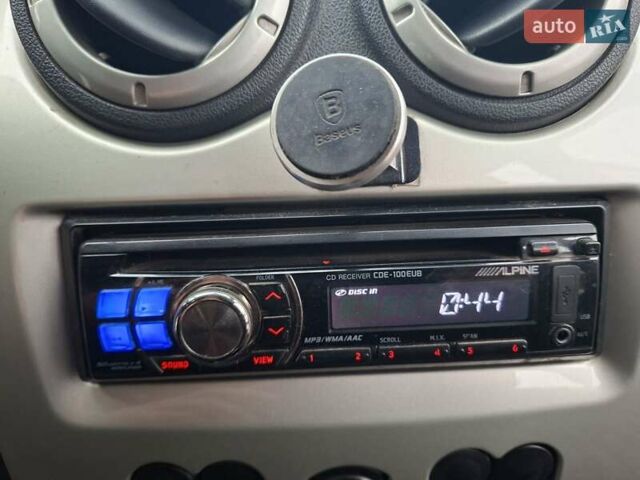 Червоний Рено Логан МСВ, об'ємом двигуна 1.6 л та пробігом 330 тис. км за 5500 $, фото 26 на Automoto.ua