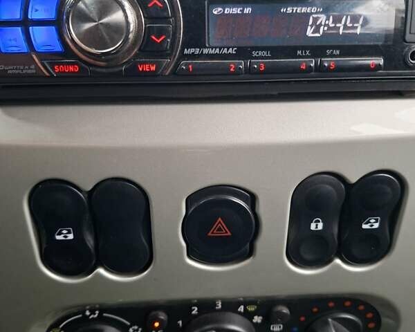 Червоний Рено Логан МСВ, об'ємом двигуна 1.6 л та пробігом 330 тис. км за 5500 $, фото 25 на Automoto.ua