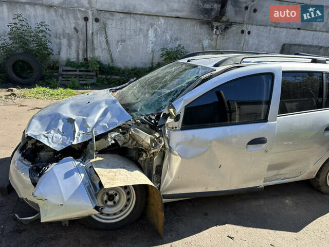 Рено Логан МСВ 2015 у Житомирі на Automoto.ua Рено Логан МСВ, об'ємом двигуна 1.5 л та пробігом 180 тис. км за 2400 $, фото 4 на Automoto.ua