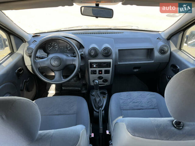 Серый Рено Логан МСВ, объемом двигателя 1.6 л и пробегом 379 тыс. км за 4800 $, фото 2 на Automoto.ua