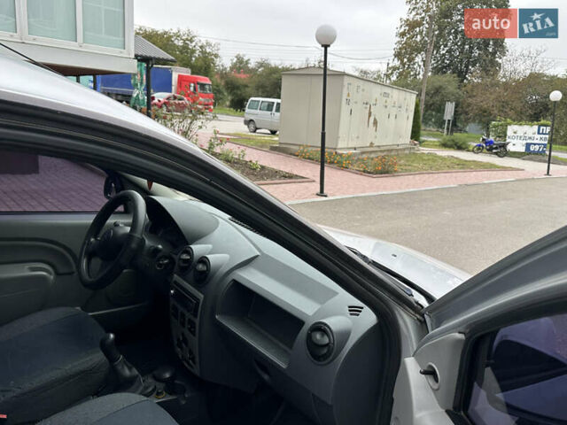 Серый Рено Логан МСВ, объемом двигателя 1.6 л и пробегом 96 тыс. км за 5900 $, фото 23 на Automoto.ua