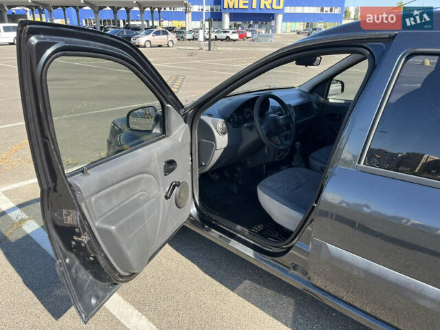 Серый Рено Логан МСВ, объемом двигателя 1.6 л и пробегом 379 тыс. км за 4800 $, фото 4 на Automoto.ua
