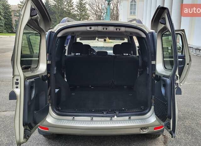 Серый Рено Логан МСВ, объемом двигателя 1.6 л и пробегом 146 тыс. км за 5900 $, фото 3 на Automoto.ua