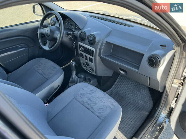 Серый Рено Логан МСВ, объемом двигателя 1.6 л и пробегом 379 тыс. км за 4800 $, фото 6 на Automoto.ua