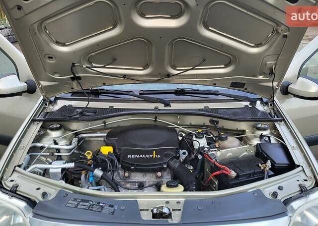 Серый Рено Логан МСВ, объемом двигателя 1.6 л и пробегом 146 тыс. км за 5900 $, фото 2 на Automoto.ua