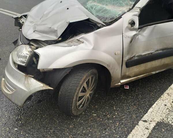 Серый Рено Логан МСВ, объемом двигателя 1.5 л и пробегом 200 тыс. км за 1500 $, фото 1 на Automoto.ua