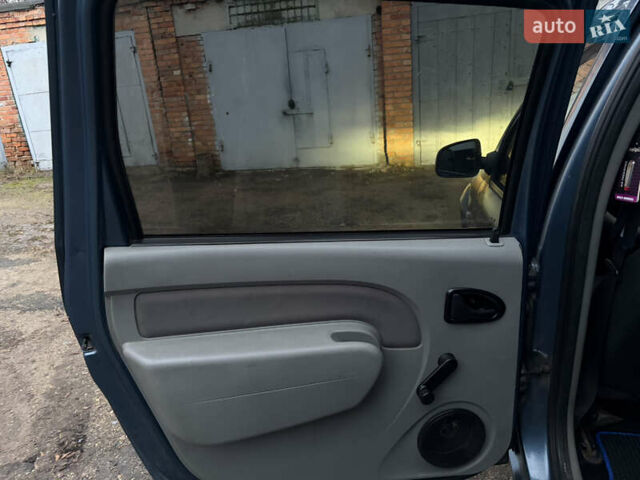 Синий Рено Логан МСВ, объемом двигателя 1.6 л и пробегом 196 тыс. км за 6300 $, фото 14 на Automoto.ua