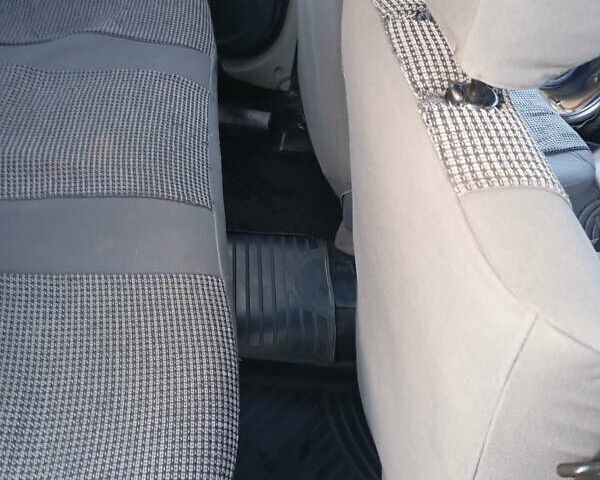 Синий Рено Логан МСВ, объемом двигателя 1.6 л и пробегом 302 тыс. км за 4700 $, фото 5 на Automoto.ua