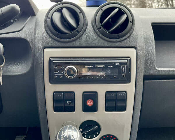 Синий Рено Логан МСВ, объемом двигателя 1.6 л и пробегом 302 тыс. км за 4700 $, фото 3 на Automoto.ua