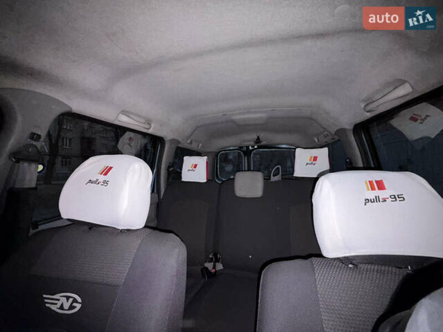 Синий Рено Логан МСВ, объемом двигателя 1.6 л и пробегом 196 тыс. км за 6300 $, фото 19 на Automoto.ua