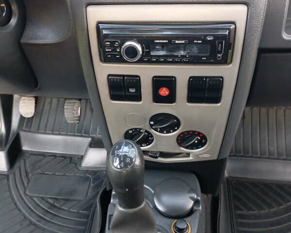 Синий Рено Логан МСВ, объемом двигателя 1.6 л и пробегом 302 тыс. км за 4700 $, фото 4 на Automoto.ua