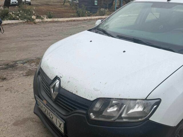 Белый Рено Логан, объемом двигателя 1.5 л и пробегом 320 тыс. км за 4500 $, фото 2 на Automoto.ua