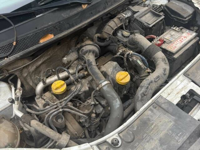 Белый Рено Логан, объемом двигателя 1.5 л и пробегом 320 тыс. км за 4500 $, фото 6 на Automoto.ua