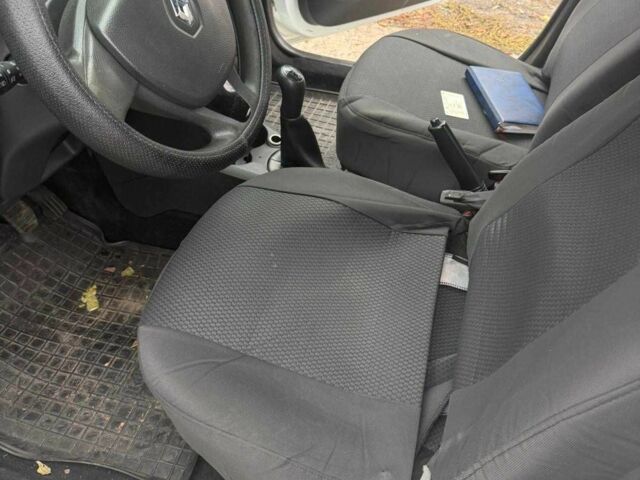 Белый Рено Логан, объемом двигателя 1.5 л и пробегом 320 тыс. км за 4500 $, фото 8 на Automoto.ua