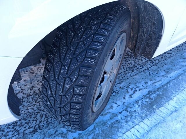 Білий Рено Логан, об'ємом двигуна 1.1 л та пробігом 170 тис. км за 4800 $, фото 2 на Automoto.ua