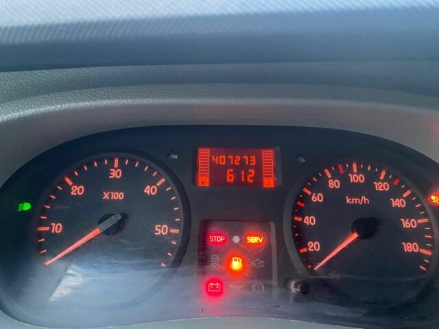 Рено Логан 2006 в Николаеве на Automoto.ua Белый Рено Логан, объемом двигателя 2.2 л и пробегом 407 тыс. км за 6200 $, фото 9 на Automoto.ua