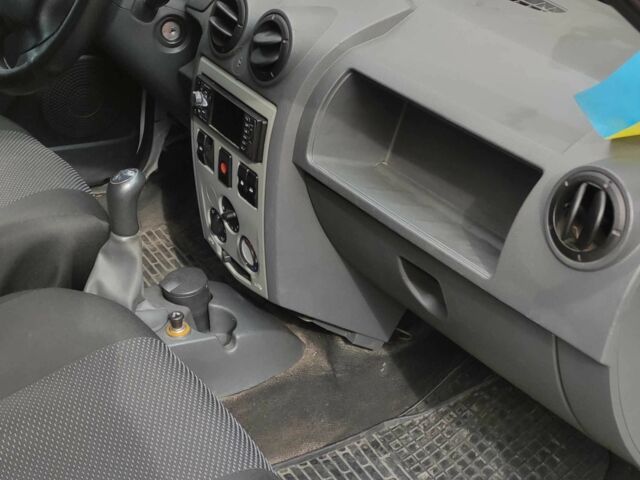 Белый Рено Логан, объемом двигателя 1.6 л и пробегом 1 тыс. км за 2800 $, фото 2 на Automoto.ua