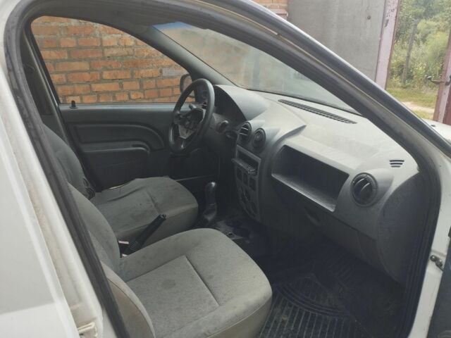 Белый Рено Логан, объемом двигателя 0 л и пробегом 254 тыс. км за 2800 $, фото 4 на Automoto.ua