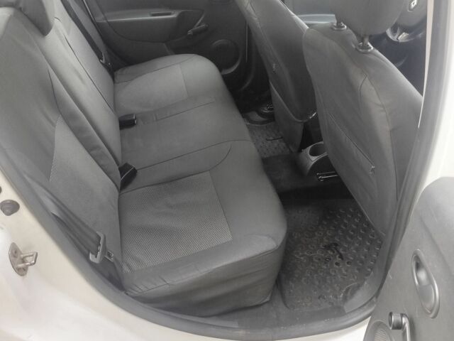 Белый Рено Логан, объемом двигателя 1.1 л и пробегом 280 тыс. км за 4000 $, фото 3 на Automoto.ua