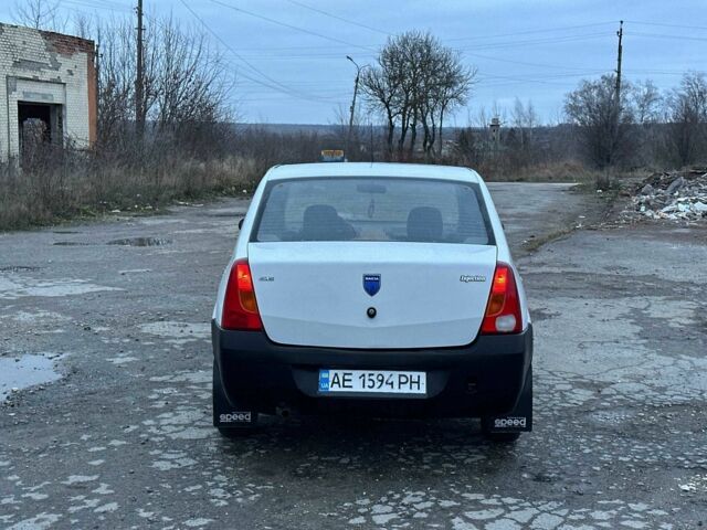 Білий Рено Логан, об'ємом двигуна 1.4 л та пробігом 300 тис. км за 1699 $, фото 4 на Automoto.ua