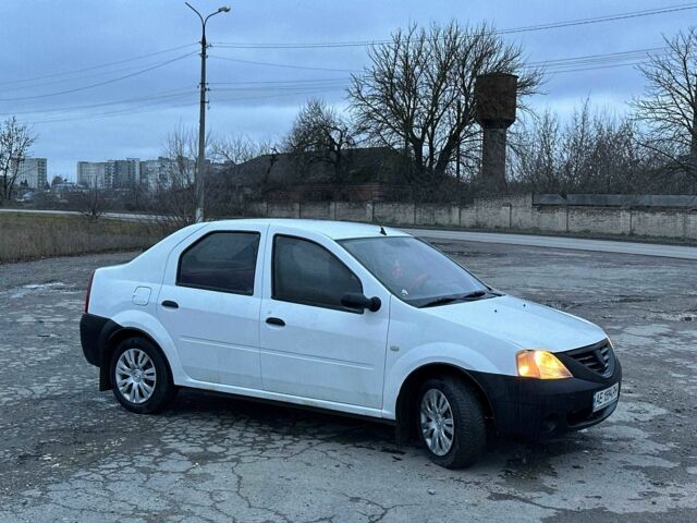 Білий Рено Логан, об'ємом двигуна 1.4 л та пробігом 300 тис. км за 1699 $, фото 7 на Automoto.ua