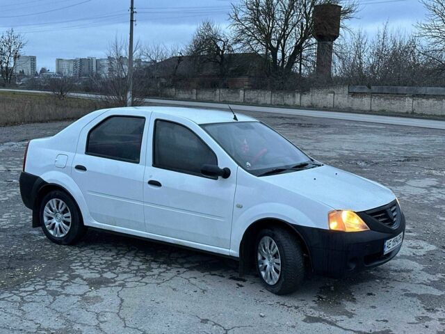 Білий Рено Логан, об'ємом двигуна 1.4 л та пробігом 300 тис. км за 1699 $, фото 8 на Automoto.ua