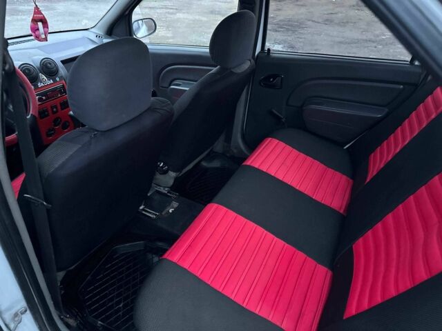 Білий Рено Логан, об'ємом двигуна 1.4 л та пробігом 300 тис. км за 1699 $, фото 11 на Automoto.ua