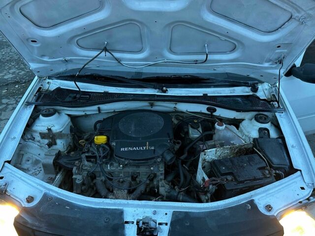 Білий Рено Логан, об'ємом двигуна 1.4 л та пробігом 300 тис. км за 1699 $, фото 14 на Automoto.ua