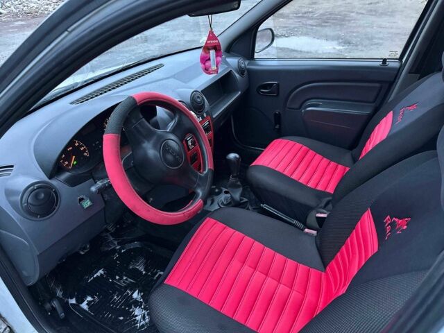 Білий Рено Логан, об'ємом двигуна 1.4 л та пробігом 300 тис. км за 1699 $, фото 12 на Automoto.ua