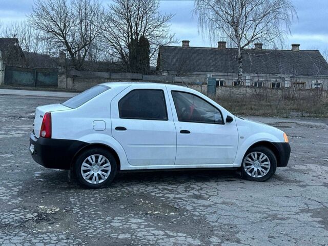 Білий Рено Логан, об'ємом двигуна 1.4 л та пробігом 300 тис. км за 1699 $, фото 6 на Automoto.ua