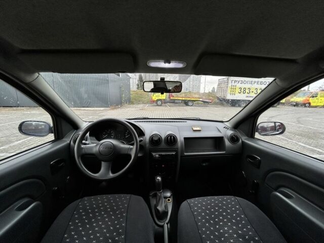 Білий Рено Логан, об'ємом двигуна 2 л та пробігом 218 тис. км за 3100 $, фото 6 на Automoto.ua