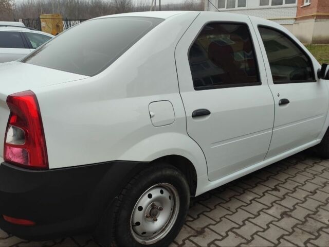 Белый Рено Логан, объемом двигателя 1.4 л и пробегом 332 тыс. км за 3100 $, фото 1 на Automoto.ua