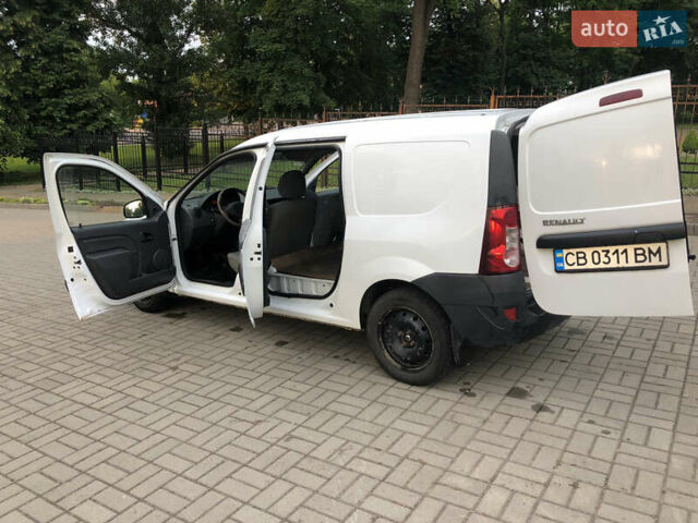 Білий Рено Логан, об'ємом двигуна 1.6 л та пробігом 270 тис. км за 3500 $, фото 12 на Automoto.ua