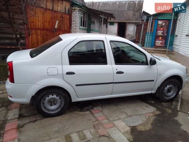 Белый Рено Логан, объемом двигателя 1.39 л и пробегом 274 тыс. км за 3300 $, фото 7 на Automoto.ua