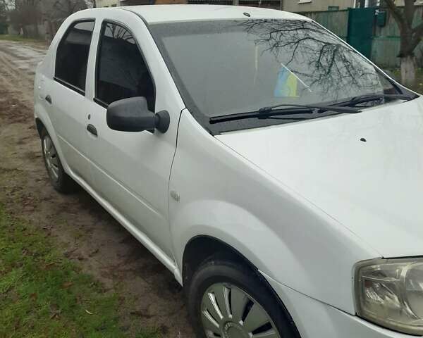 Белый Рено Логан, объемом двигателя 1.39 л и пробегом 276 тыс. км за 2950 $, фото 1 на Automoto.ua