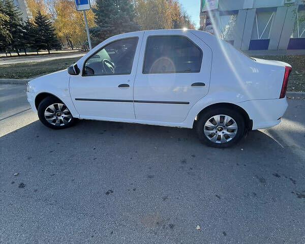 Білий Рено Логан, об'ємом двигуна 1.4 л та пробігом 82 тис. км за 5150 $, фото 4 на Automoto.ua