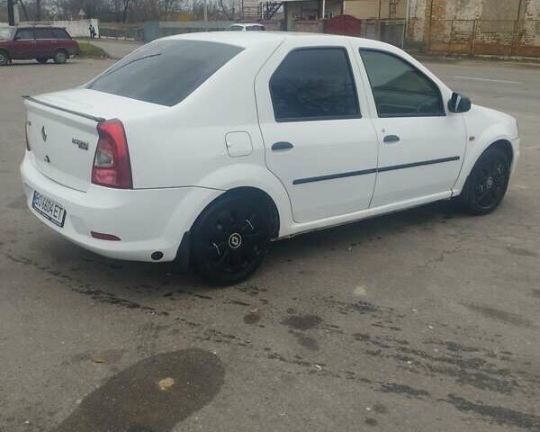 Белый Рено Логан, объемом двигателя 1.39 л и пробегом 280 тыс. км за 3500 $, фото 4 на Automoto.ua