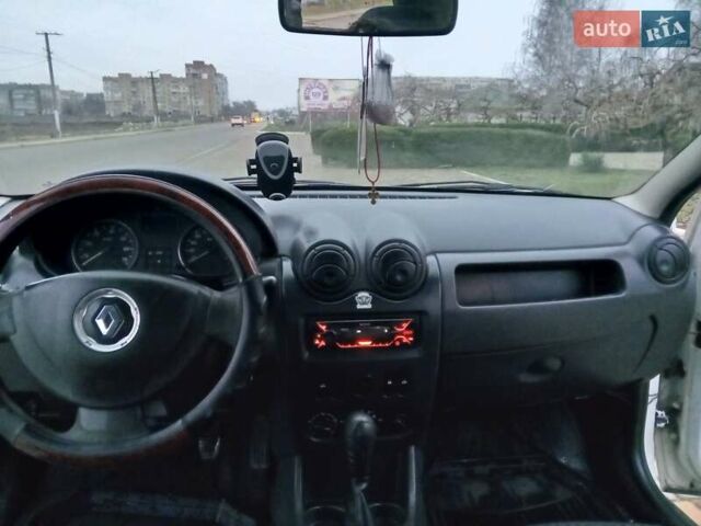 Белый Рено Логан, объемом двигателя 1.39 л и пробегом 170 тыс. км за 1999 $, фото 25 на Automoto.ua