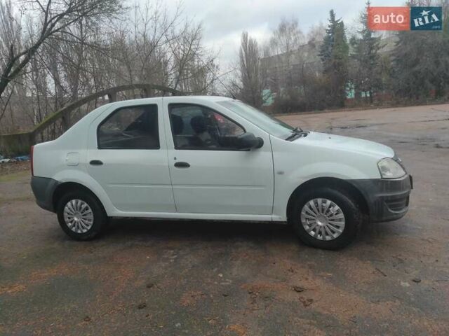 Білий Рено Логан, об'ємом двигуна 1.39 л та пробігом 241 тис. км за 2650 $, фото 2 на Automoto.ua