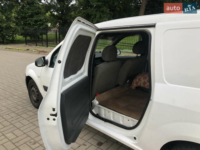 Білий Рено Логан, об'ємом двигуна 1.6 л та пробігом 270 тис. км за 3500 $, фото 8 на Automoto.ua