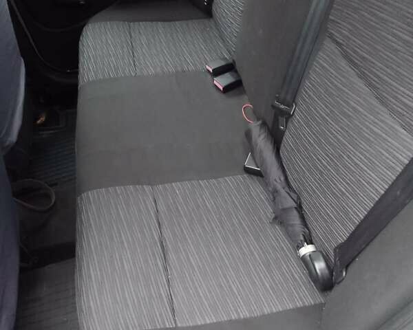 Белый Рено Логан, объемом двигателя 1.39 л и пробегом 274 тыс. км за 3300 $, фото 2 на Automoto.ua